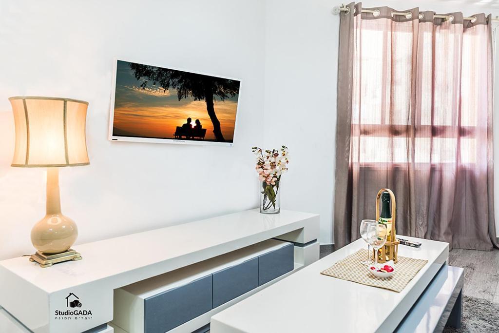 Kings & Queens By The Lake Apartment ทิเบเรียส ภายนอก รูปภาพ