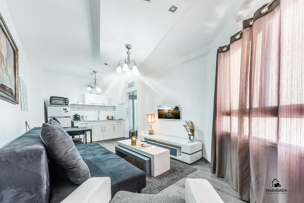 Kings & Queens By The Lake Apartment ทิเบเรียส ภายนอก รูปภาพ