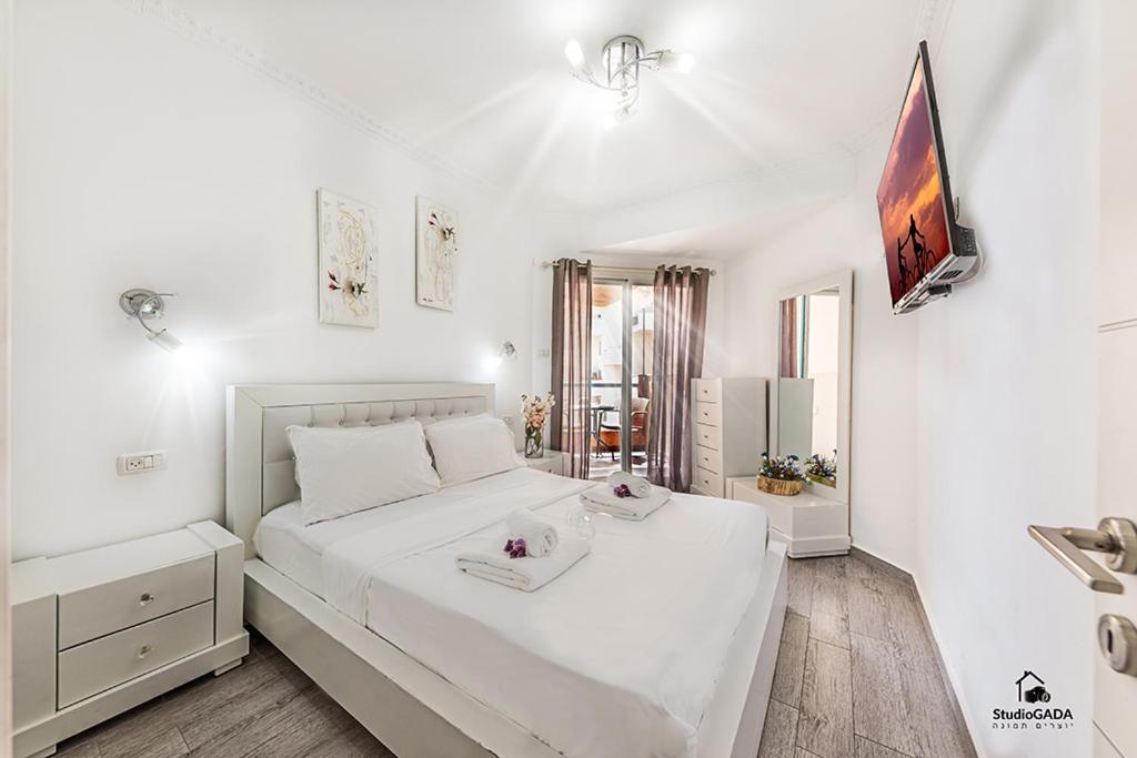 Kings & Queens By The Lake Apartment ทิเบเรียส ภายนอก รูปภาพ