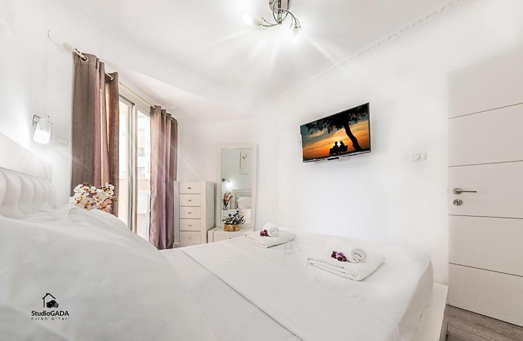 Kings & Queens By The Lake Apartment ทิเบเรียส ภายนอก รูปภาพ